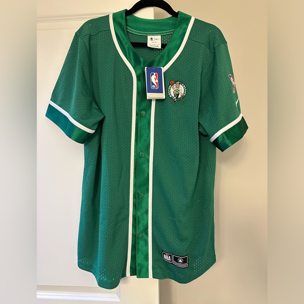BRAND NEW: Boston Celtics jersey (L) ☘️